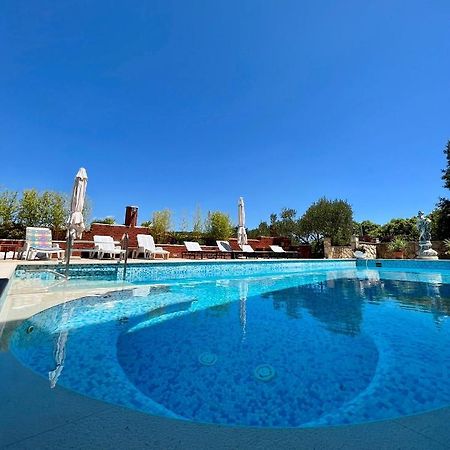 Apartment With Swimming Pool Jelsa  Εξωτερικό φωτογραφία