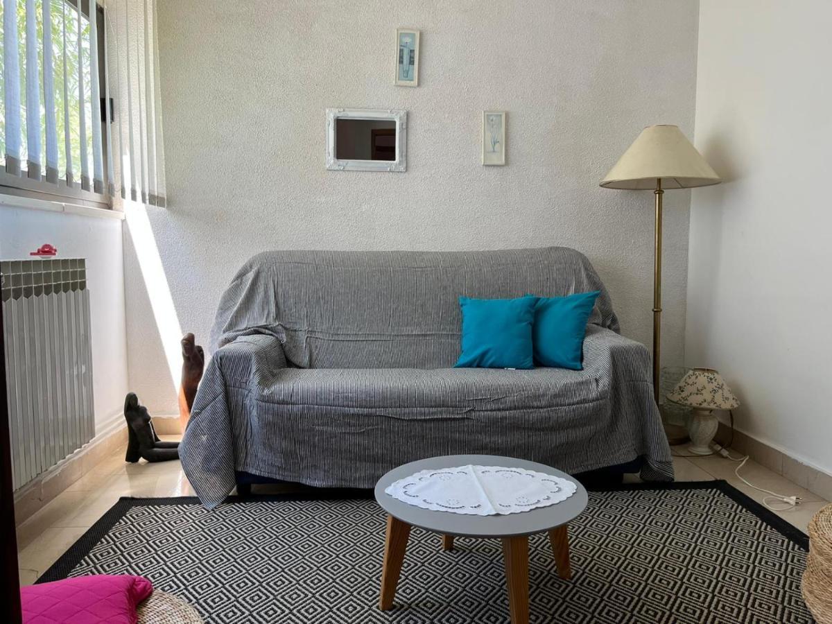 Apartment With Swimming Pool Jelsa  Εξωτερικό φωτογραφία