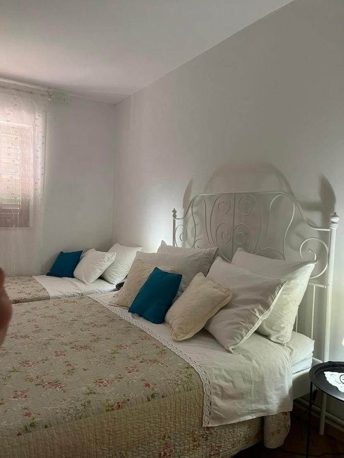 Apartment With Swimming Pool Jelsa  Εξωτερικό φωτογραφία
