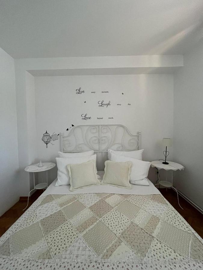 Apartment With Swimming Pool Jelsa  Εξωτερικό φωτογραφία