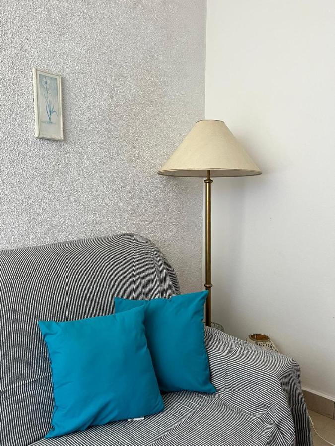 Apartment With Swimming Pool Jelsa  Εξωτερικό φωτογραφία